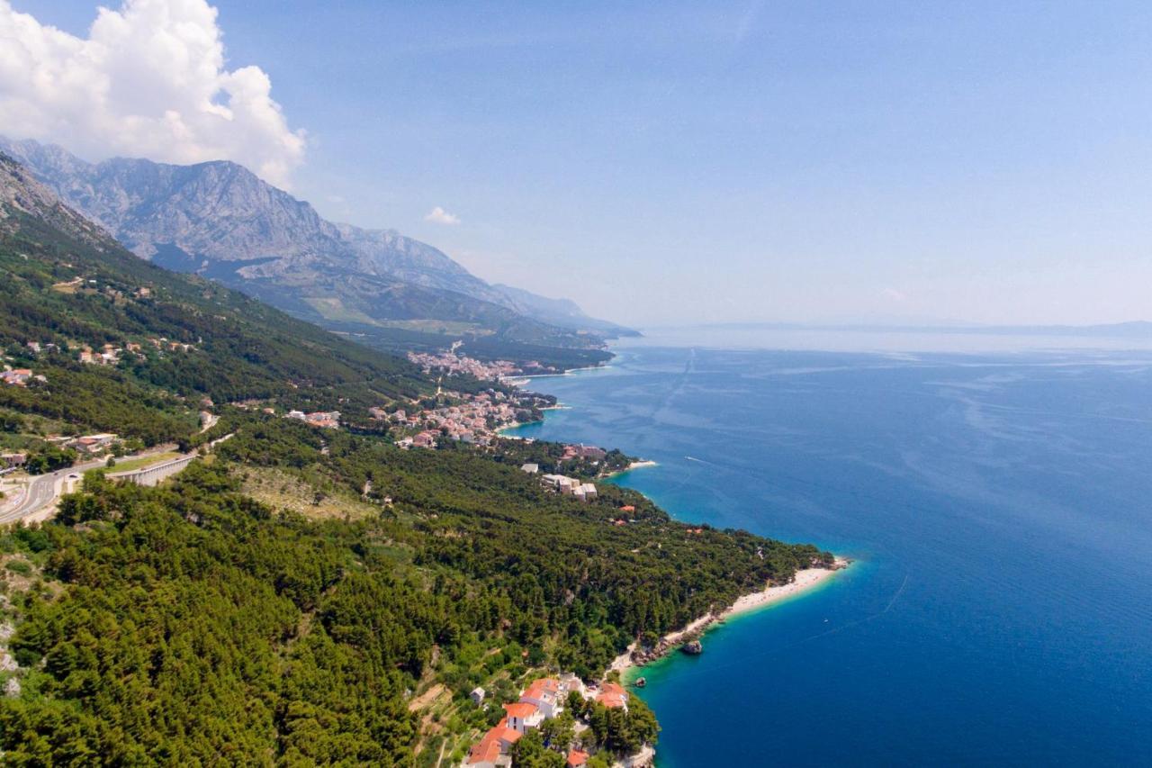 Apartments By The Sea Brela, Makarska - 18356 Екстер'єр фото