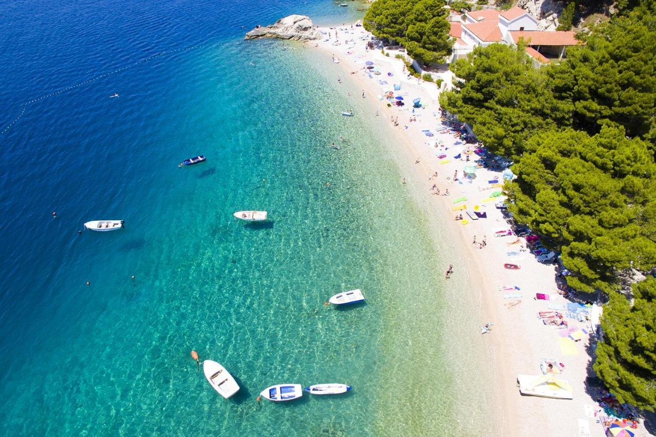 Apartments By The Sea Brela, Makarska - 18356 Екстер'єр фото