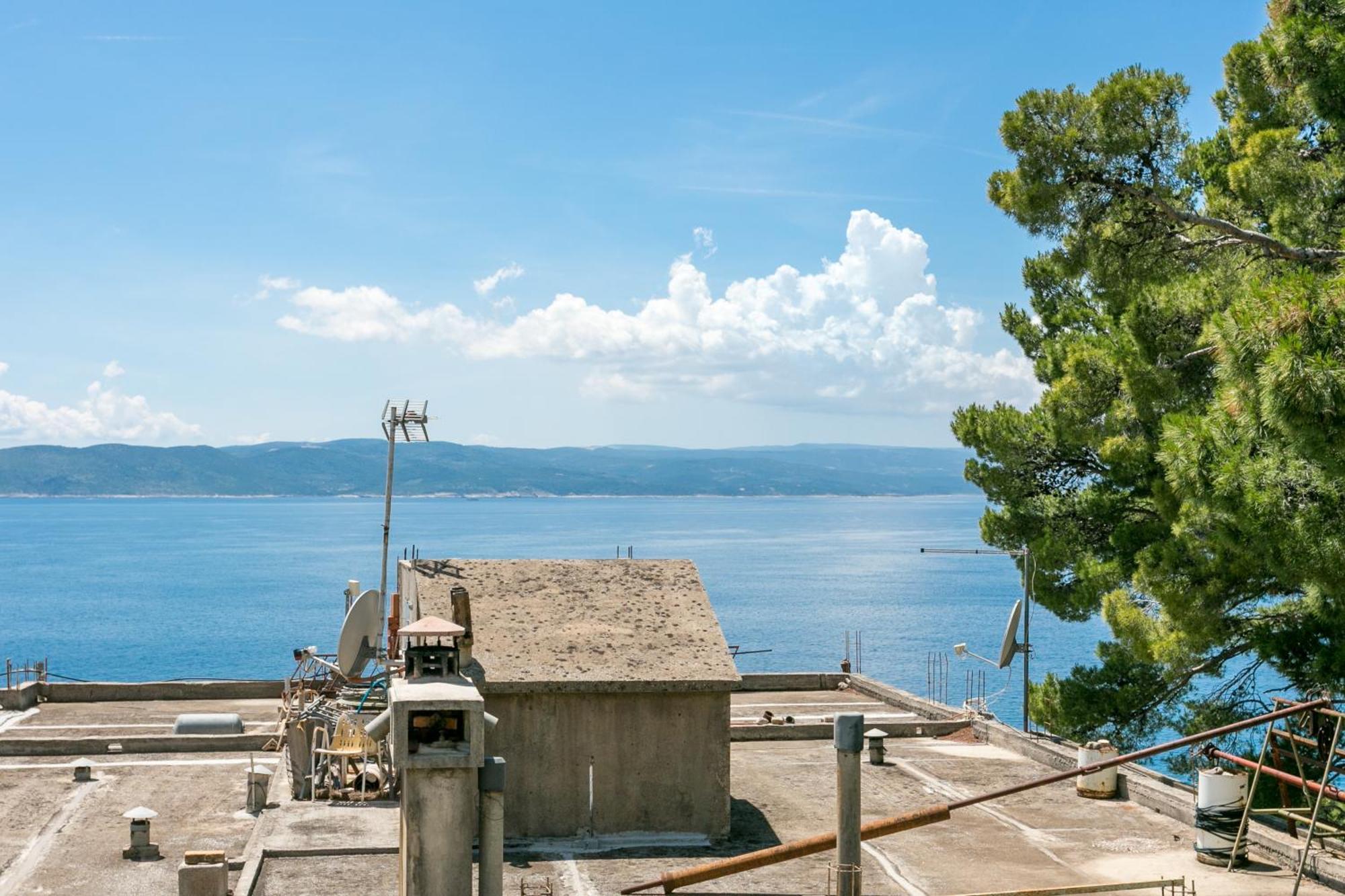 Apartments By The Sea Brela, Makarska - 18356 Екстер'єр фото