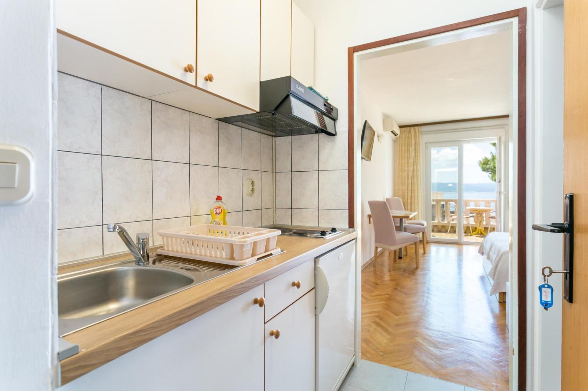 Apartments By The Sea Brela, Makarska - 18356 Екстер'єр фото