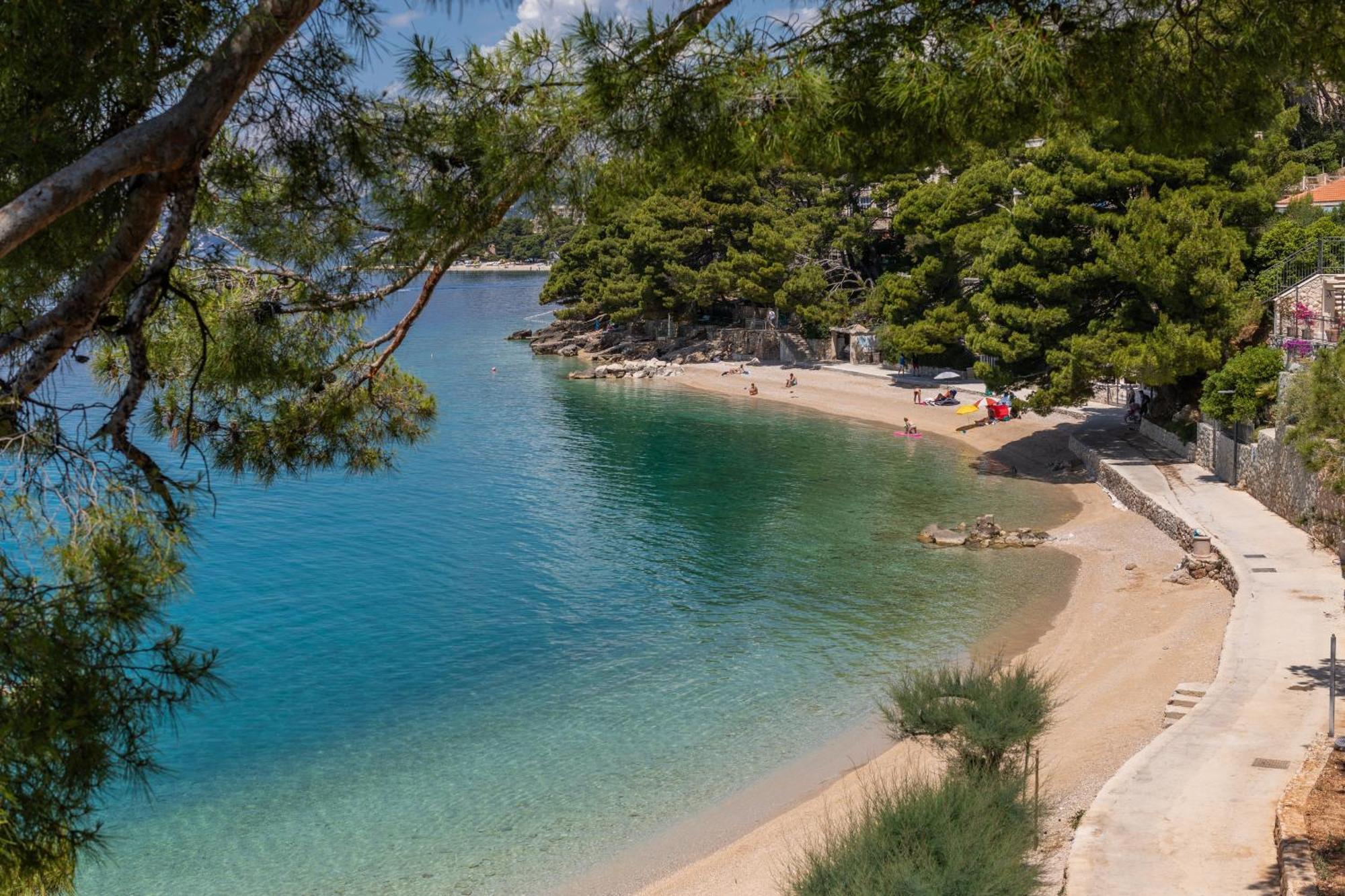 Apartments By The Sea Brela, Makarska - 18356 Екстер'єр фото